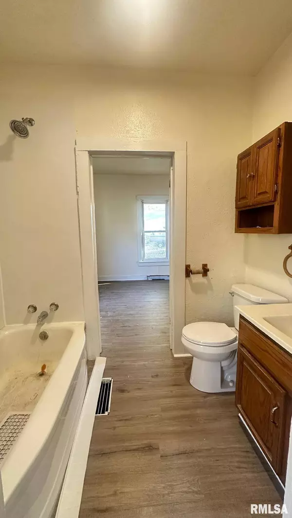 301 N FRANKLIN ST, Rushville, IL 62681