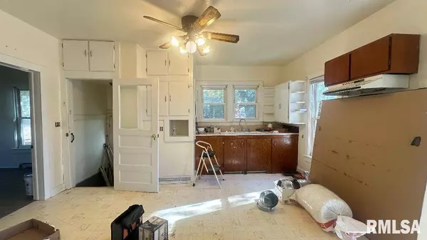 301 N FRANKLIN ST, Rushville, IL 62681