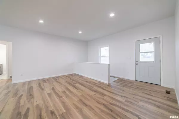 406 N MAIN ST, Payson, IL 62360