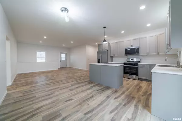 406 N MAIN ST, Payson, IL 62360