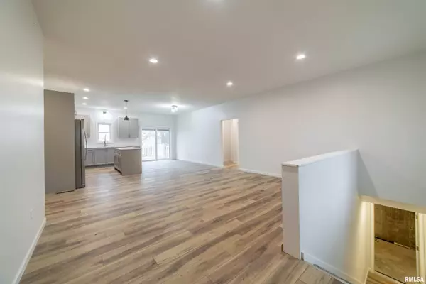 406 N MAIN ST, Payson, IL 62360