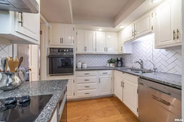 1304 S 30TH ST, Quincy, IL 62301