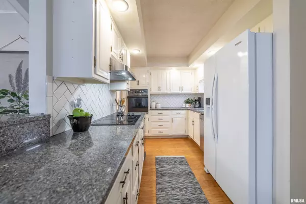 1304 S 30TH ST, Quincy, IL 62301