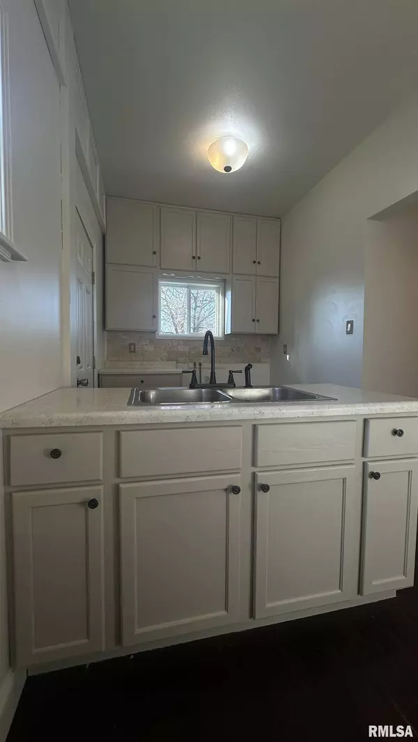 732 S 15TH ST, Quincy, IL 62301