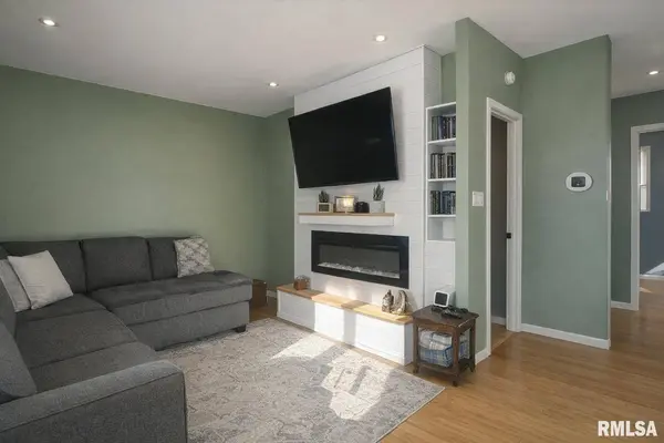 204 W SCHOOL ST, Camp Point, IL 62320