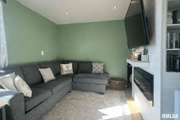 204 W SCHOOL ST, Camp Point, IL 62320