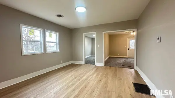 143 E CLINTON ST, Rushville, IL 62681