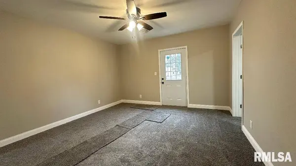 143 E CLINTON ST, Rushville, IL 62681