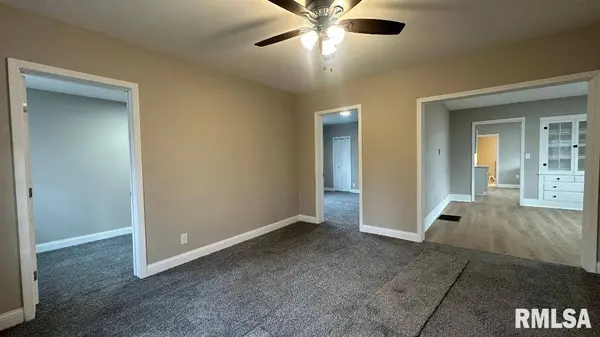 143 E CLINTON ST, Rushville, IL 62681