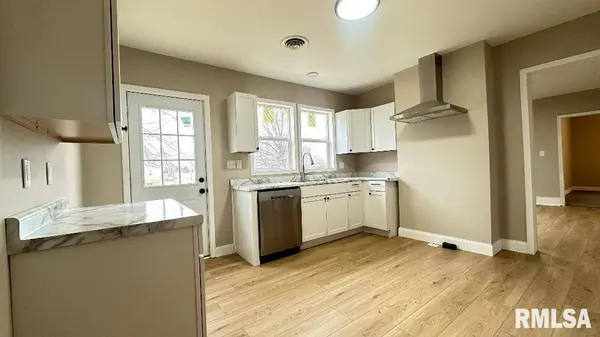 143 E CLINTON ST, Rushville, IL 62681