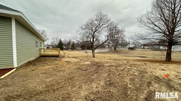 143 E CLINTON ST, Rushville, IL 62681