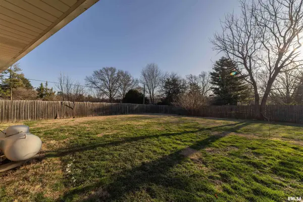 825 S 24TH ST, Quincy, IL 62301
