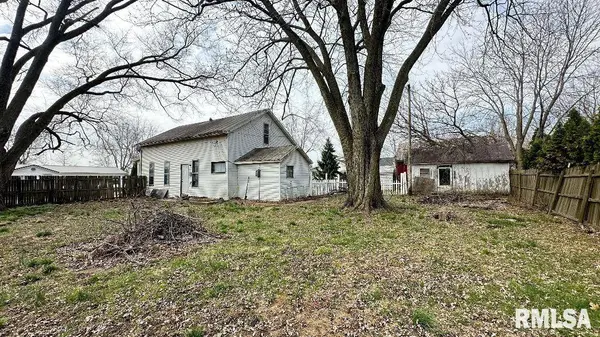 104 W EDWARDS ST, Payson, IL 62360