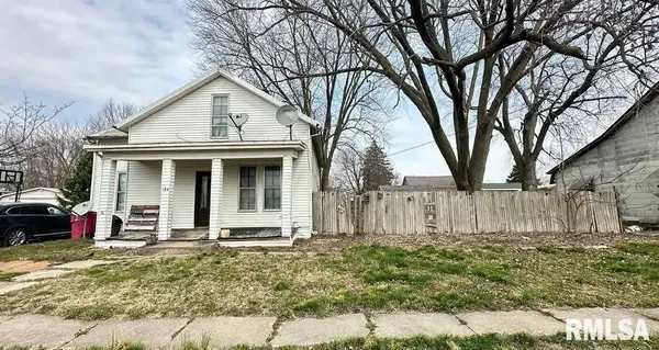 104 W EDWARDS ST, Payson, IL 62360