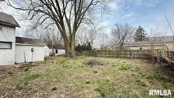 104 W EDWARDS ST, Payson, IL 62360