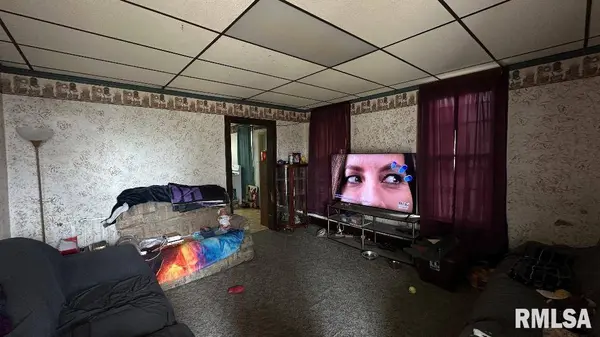 104 W EDWARDS ST, Payson, IL 62360