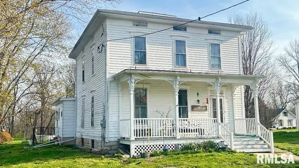 223 W HIGH ST, Mendon, IL 62351