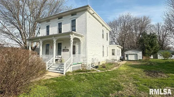 223 W HIGH ST, Mendon, IL 62351