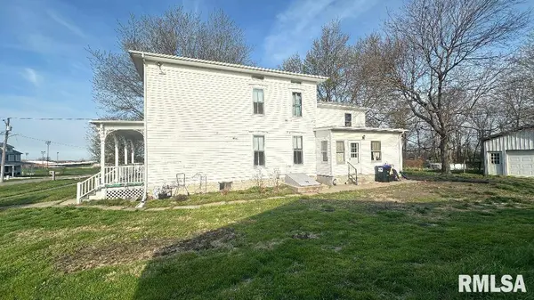 223 W HIGH ST, Mendon, IL 62351