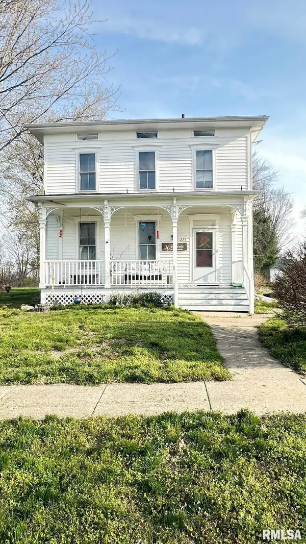 223 W HIGH ST, Mendon, IL 62351
