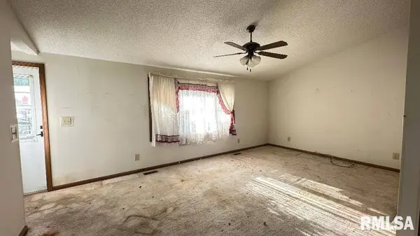 190 S EAST ST, Hull, IL 62343