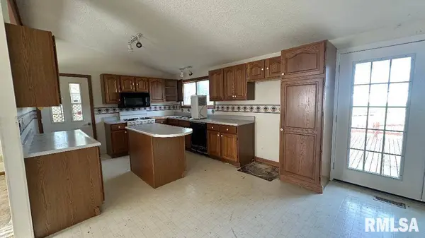 190 S EAST ST, Hull, IL 62343