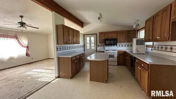 190 S EAST ST, Hull, IL 62343