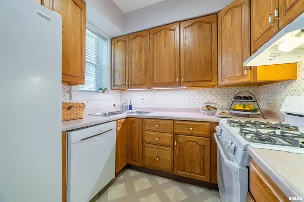 2305 ELM ST, Quincy, IL 62301