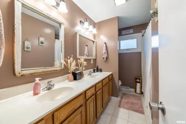 2637 Wisman LN, Quincy, IL 62301
