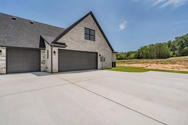 1021 Annabelles Avenue, Weatherford, TX 76087