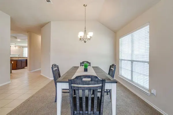 6 Beechcreek Drive, Edgecliff Village, TX 76134