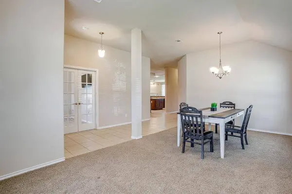 6 Beechcreek Drive, Edgecliff Village, TX 76134