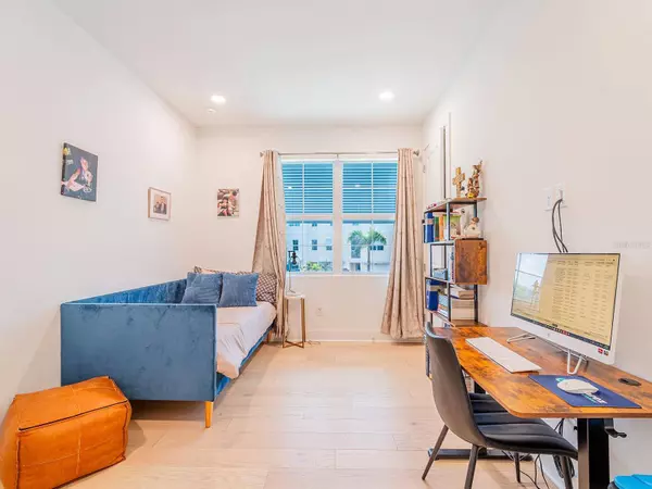 9913 KEY HAVEN RD, Seminole, FL 33777