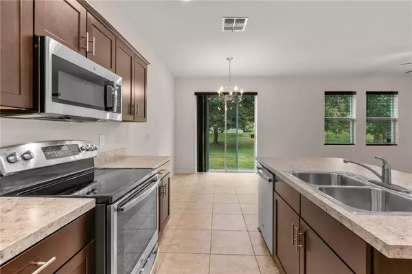 329 LAKE DAVENPORT CIR, Davenport, FL 33837