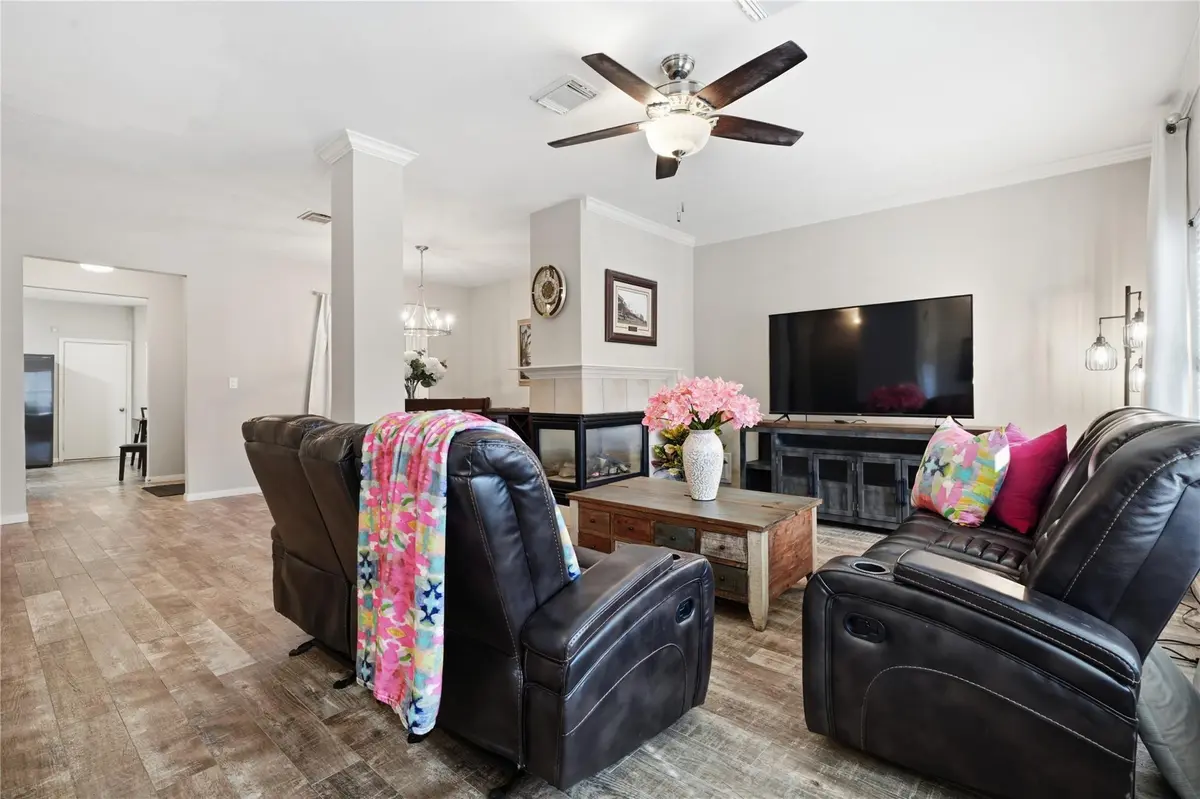 2039 Glen Cove Dr, Seabrook, TX 77586-3317