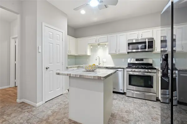2039 Glen Cove Dr, Seabrook, TX 77586-3317