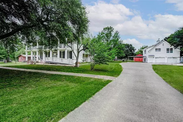 902 Richmond Pkwy, Richmond, TX 77469