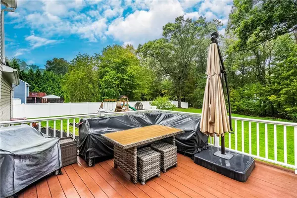 14 Sheri DR, Coventry, RI 02816