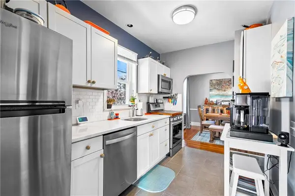 14 Park AVE, Cranston, RI 02905