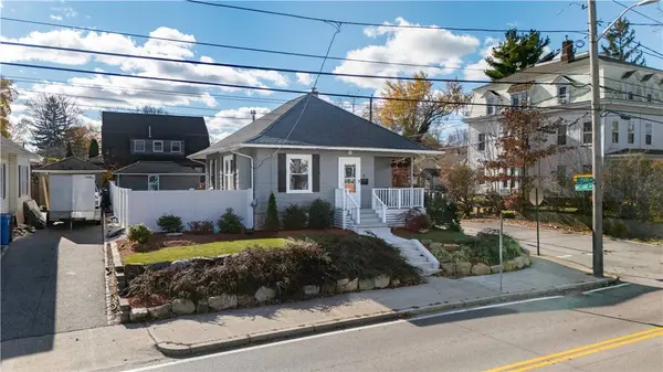 14 Park AVE, Cranston, RI 02905