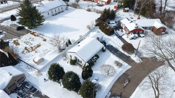 80 Twin Oak DR, Warwick, RI 02889