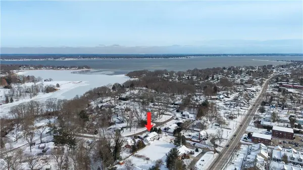 80 Twin Oak DR, Warwick, RI 02889