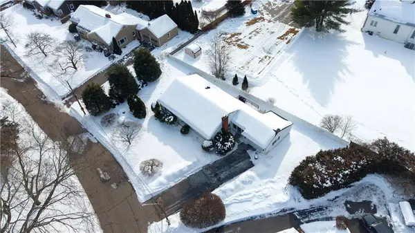 80 Twin Oak DR, Warwick, RI 02889