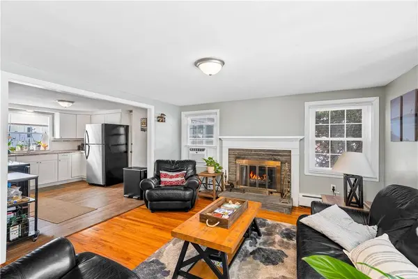 80 Twin Oak DR, Warwick, RI 02889