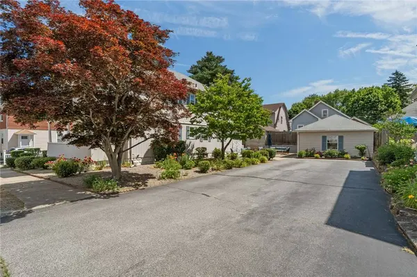 10 Denver AVE, Cranston, RI 02905