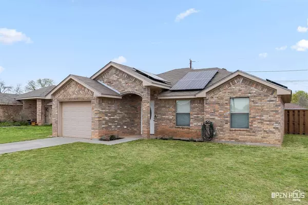 1213 Newman, Iowa Park, TX 76367