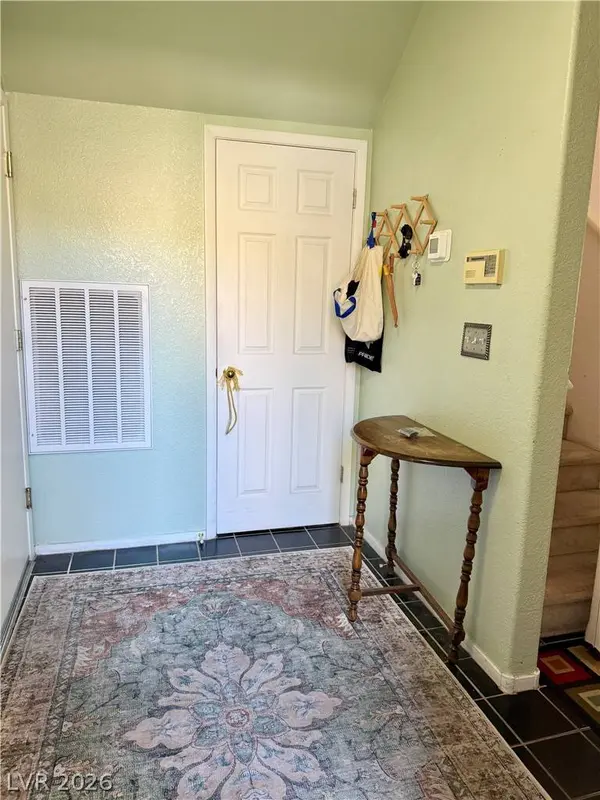 9295 Scenic Mountain LN, Las Vegas, NV 89117