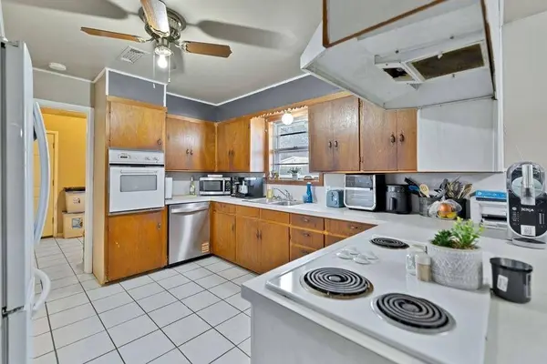 1207 Pebble Street, Bowie, TX 76230