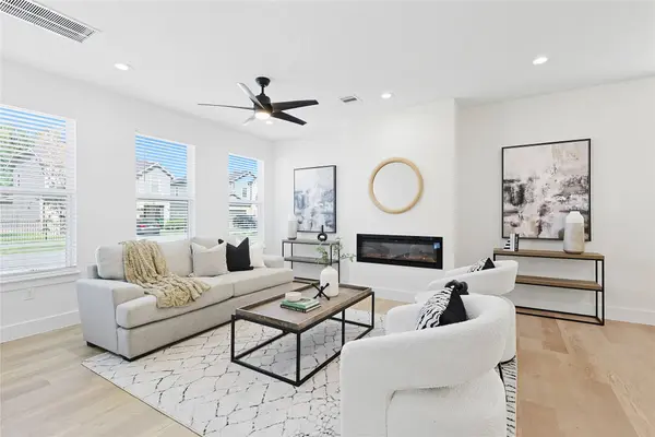 8813 Edgar ST, Houston, TX 77051