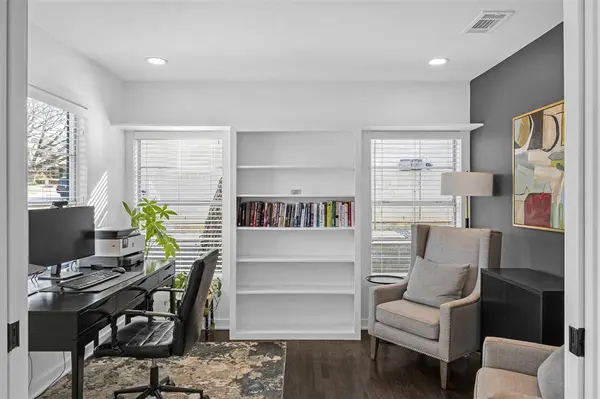 8723 Glencrest Lane, Dallas, TX 75209